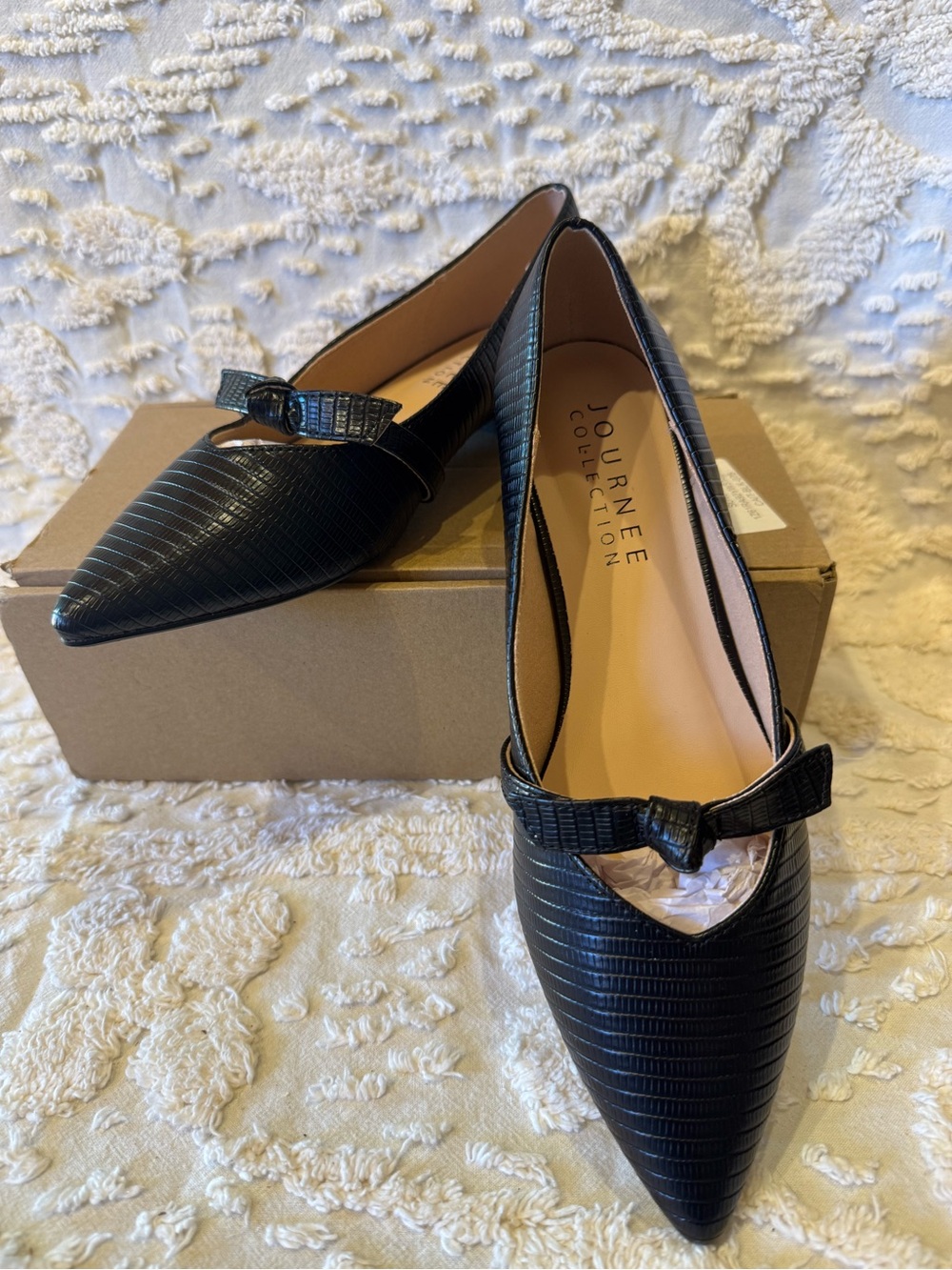 Journee Collection Black Textured Pointed Toe Bow Flats#651